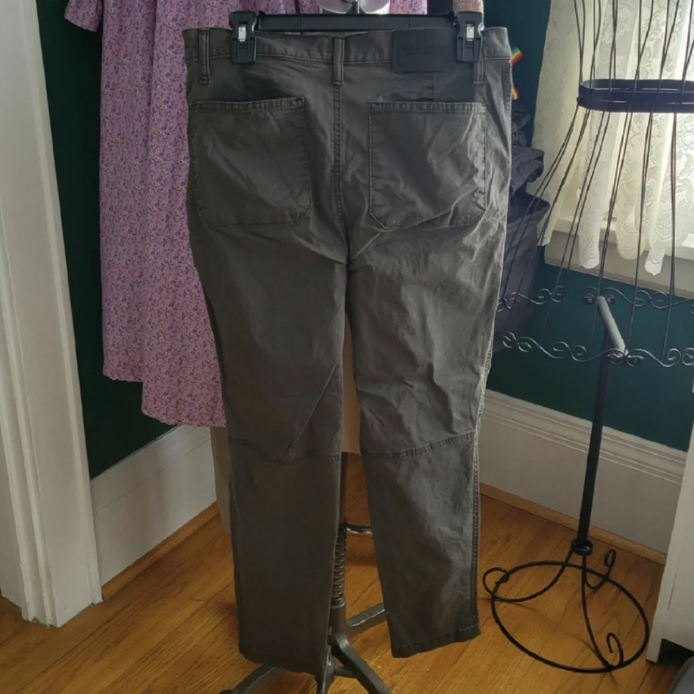 LUCKY BRAND The Cargo Straight Leg Grey Pants Size 27 - Picture 3 of 9